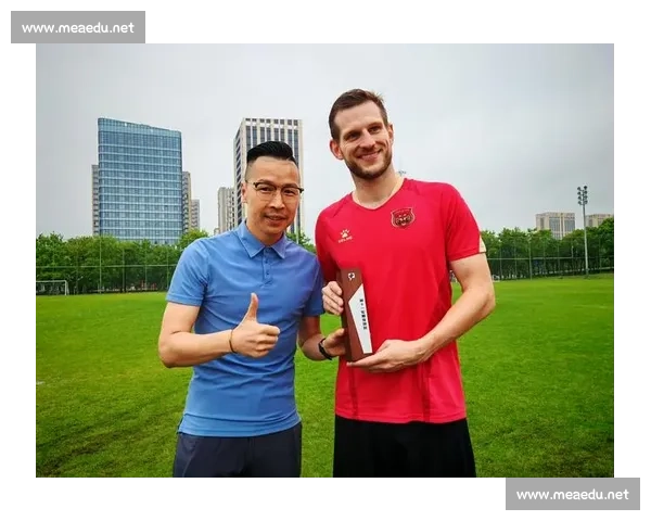 以最佳球员为核心探讨球队战略与个人表现的完美融合